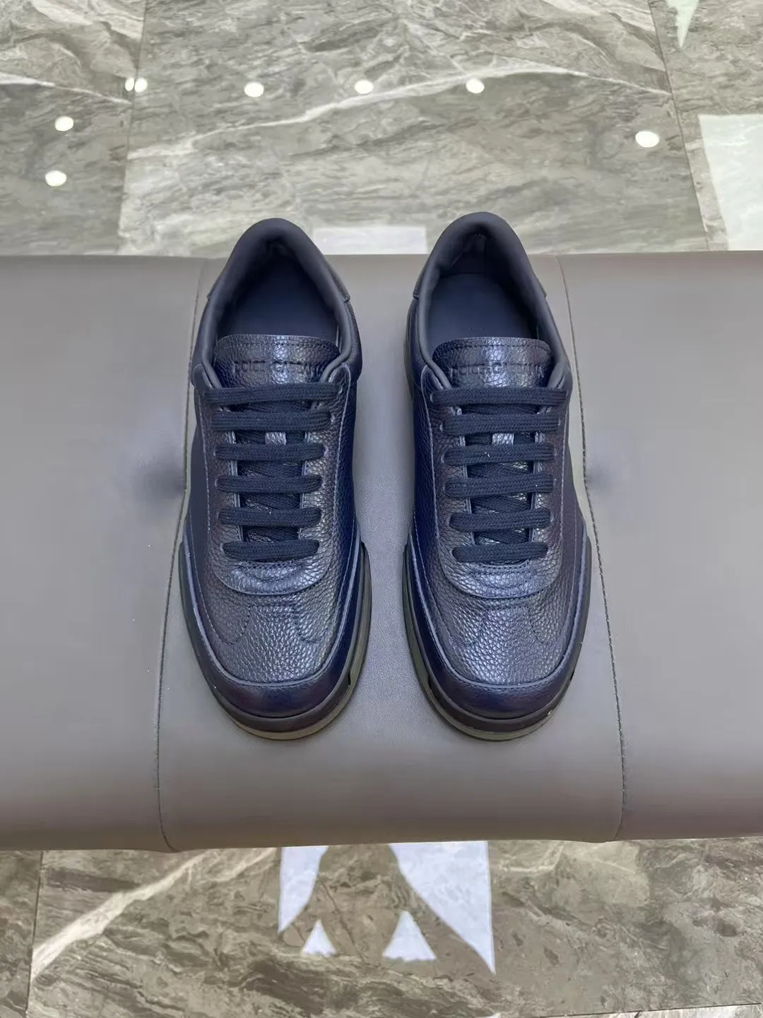 Men's shoes 💰460 [New style] 🐝🐝⚠️[DG] ⚠️High grade, top craftsmanship ⚠️Men's casual style, regular size 39 to 44 (45 can be customized ⚠️D &G Fashionable and casual style, unique design style! Fully original single-layer calfskin hollow design, inner calfskin latex back foot! Exclusive for summer! Original TPU outsole! Look at the details of the quality, and it can stand up to all kinds of tests!
